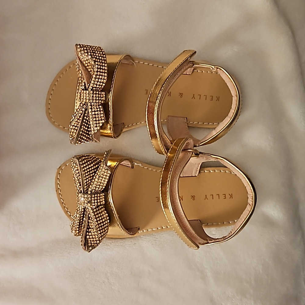 9T Gold Sandals